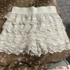 White lace short